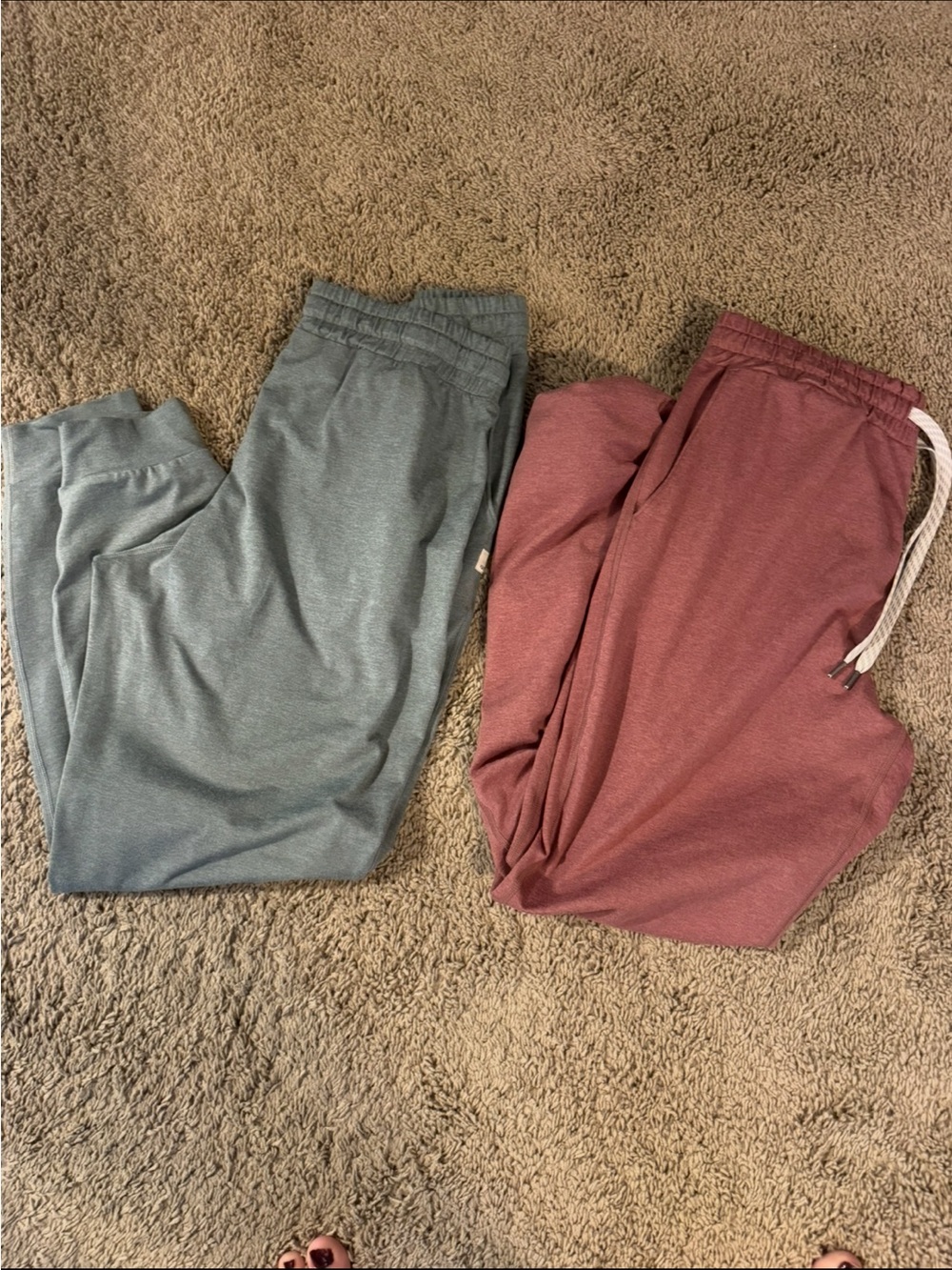 Vuori Women's Joggers in Dusty green and Mauve